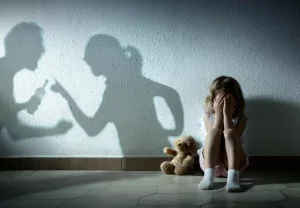 Закон запертой комнаты: когда детские тени шепчут нам во взрослой жизни