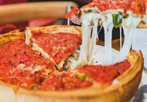 Когда «нормальность» обрекает на одиночество: почему общество боится других и что это говорит о каждом из нас