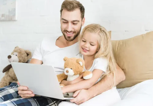 Тайная жизнь папы: зачем мужчина исчезает из детской комнаты — и как это меняет детей навсегда