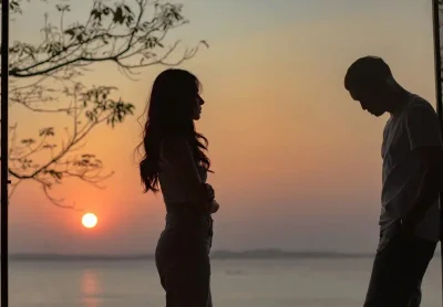 Близость как временная аномалия: почему самые важные расставания мы переосмысливаем спустя годы