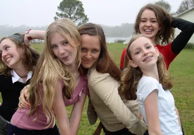 «В 15 уже женщина?» Почему одна фраза довела до слез и ярости всю страну: битва за детство сквозь шум медийных скандалов