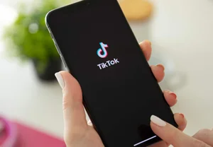 TikTok против контрацепции: шоу без врачей и с подозрением к таблеткам