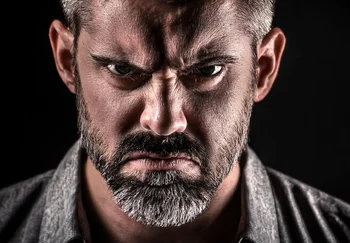 Почему нарцисс растёт на бедной почве: как экология превращает людей в злодеев