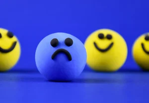 Наизнанку: счастье перевернулось, а молодёжь идёт ко дну