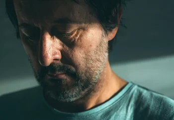 Почему жизнь при тусклом свете — рецепт депрессии (и мы все ее фавориты)