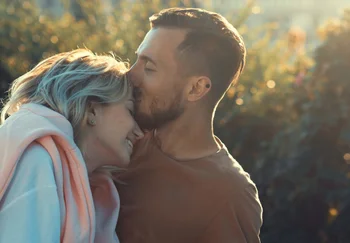 Если мозги есть — кулаки лишние: почему умным парням меньше хочется тиранить подруг