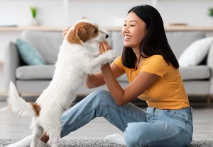 «С чужими собаками мы поём тоньше»: Как женщины общаются с псами и зачем им вообще эти угрозы на высоких тонах?