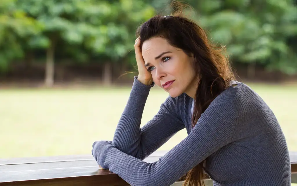 Почему мы остаёмся себе незнакомцами: тайные механизмы забвения и искусства самопознания