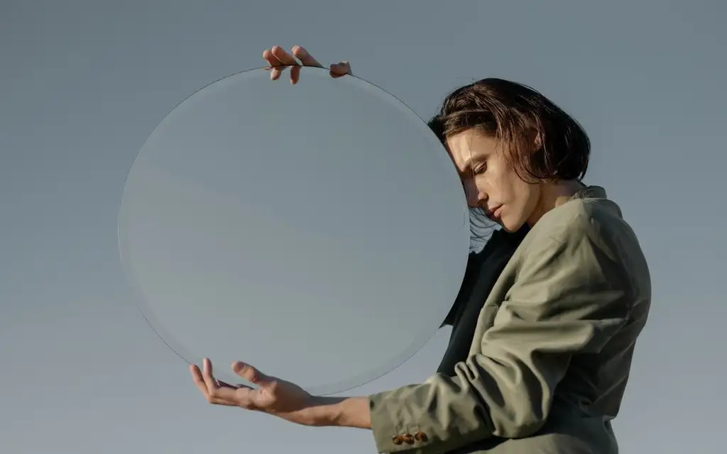 Голоса прошлого: Как избавиться от невидимых семейных сценариев и стать собой