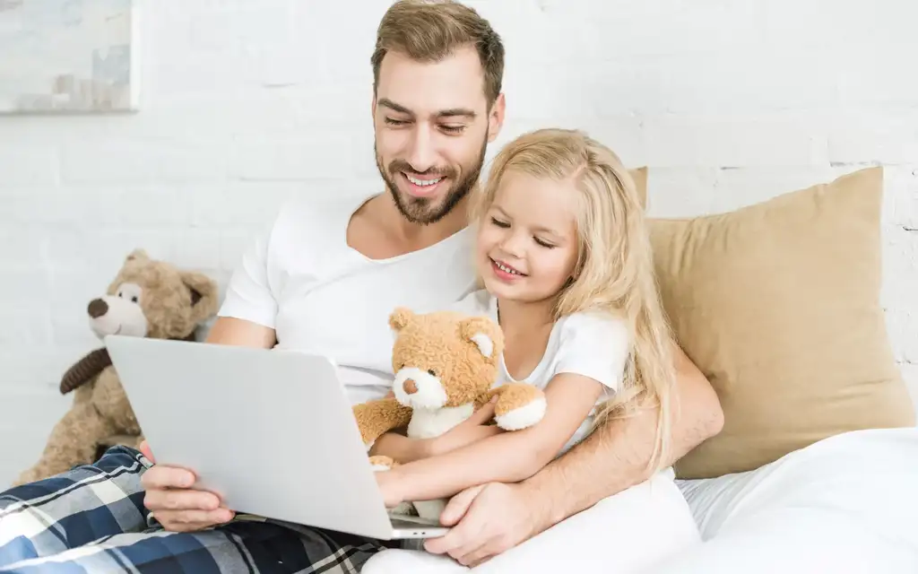 Тайная жизнь папы: зачем мужчина исчезает из детской комнаты — и как это меняет детей навсегда