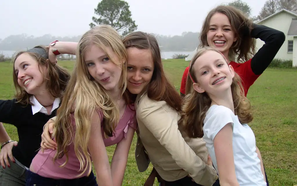 «В 15 уже женщина?» Почему одна фраза довела до слез и ярости всю страну: битва за детство сквозь шум медийных скандалов