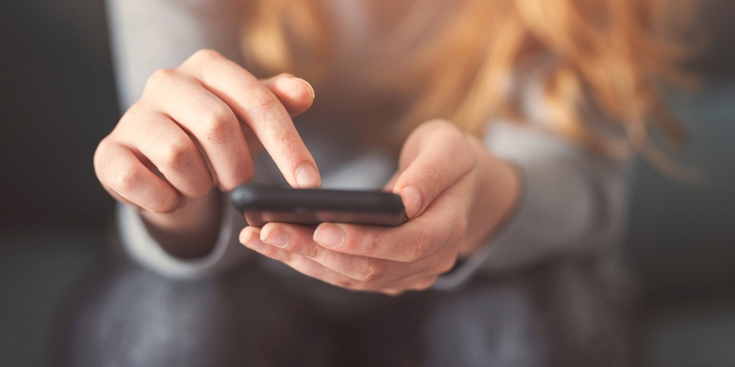 В мобильной ловушке: как зависимость от смартфона делает подростков творческими — но не учёными